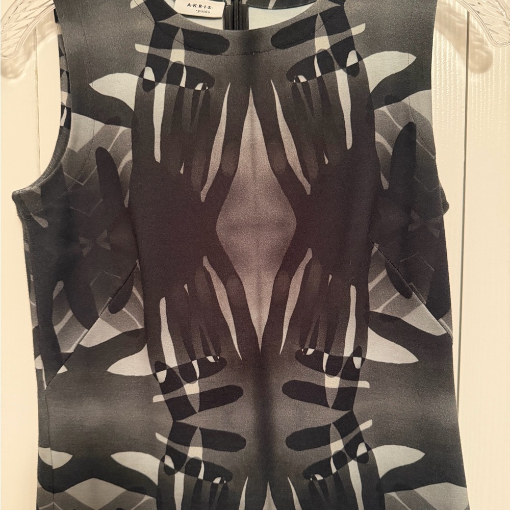 Akris Punto Black and Gray Sleeveless Top